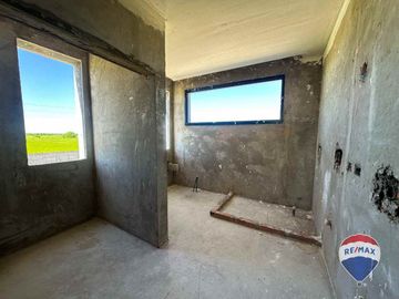 CASA 7 AMB EN VENTA EN BARRIO SANTA CLARA AL SUR