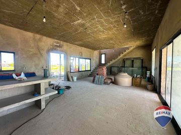 CASA 7 AMB EN VENTA EN BARRIO SANTA CLARA AL SUR