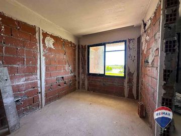 CASA 7 AMB EN VENTA EN BARRIO SANTA CLARA AL SUR