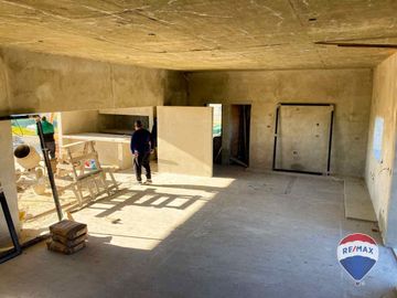 CASA 7 AMB EN VENTA EN BARRIO SANTA CLARA AL SUR