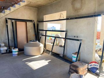 CASA 7 AMB EN VENTA EN BARRIO SANTA CLARA AL SUR