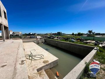 CASA 7 AMB EN VENTA EN BARRIO SANTA CLARA AL SUR