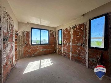 CASA 7 AMB EN VENTA EN BARRIO SANTA CLARA AL SUR