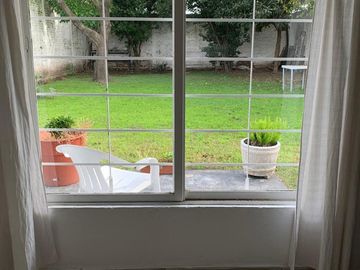 Casa de 4 ambientes y parque, 2 cuadras est.Ezeiza