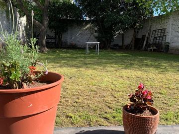 Casa de 4 ambientes y parque, 2 cuadras est.Ezeiza