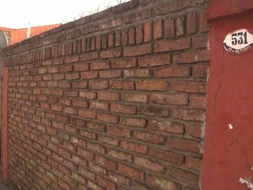 Casa de 4 ambientes y parque, 2 cuadras est.Ezeiza