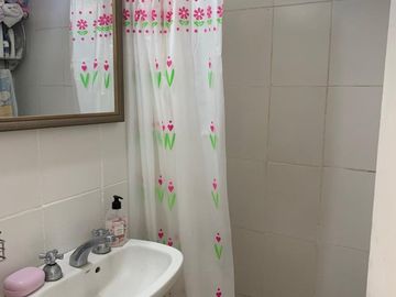 Casa de 4 ambientes y parque, 2 cuadras est.Ezeiza