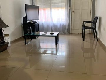 Casa de 4 ambientes y parque, 2 cuadras est.Ezeiza