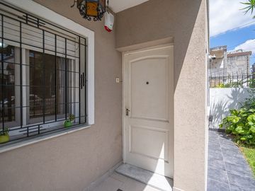 VENTA CASA 4 AMB HAEDO C/ PATIO COCHERA Y PARRILLA