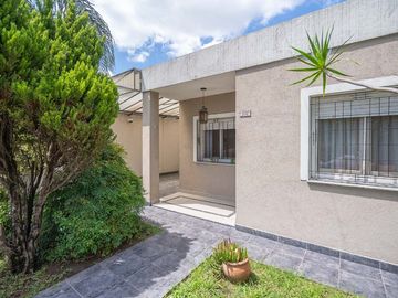 VENTA CASA 4 AMB HAEDO C/ PATIO COCHERA Y PARRILLA