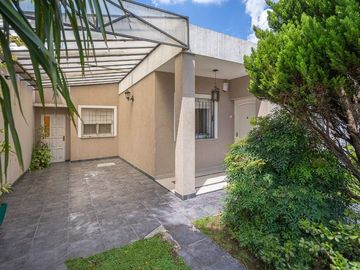 VENTA CASA 4 AMB HAEDO C/ PATIO COCHERA Y PARRILLA