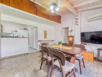 VENTA CASA 4 AMB HAEDO C/ PATIO COCHERA Y PARRILLA