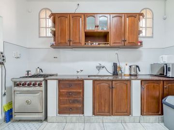 VENTA CASA 4 AMB HAEDO C/ PATIO COCHERA Y PARRILLA