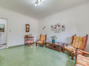 VENTA CASA 4 AMB HAEDO C/ PATIO COCHERA Y PARRILLA