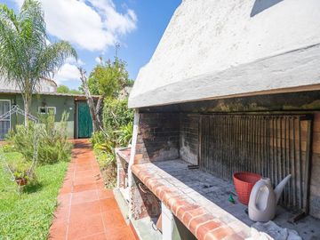 VENTA CASA 4 AMB HAEDO C/ PATIO COCHERA Y PARRILLA
