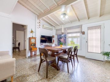 VENTA CASA 4 AMB HAEDO C/ PATIO COCHERA Y PARRILLA