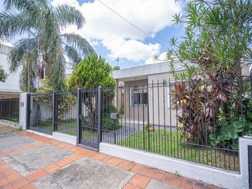 VENTA CASA 4 AMB HAEDO C/ PATIO COCHERA Y PARRILLA