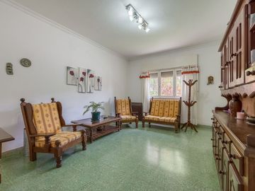 VENTA CASA 4 AMB HAEDO C/ PATIO COCHERA Y PARRILLA