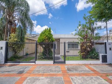 VENTA CASA 4 AMB HAEDO C/ PATIO COCHERA Y PARRILLA