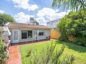 VENTA CASA 4 AMB HAEDO C/ PATIO COCHERA Y PARRILLA