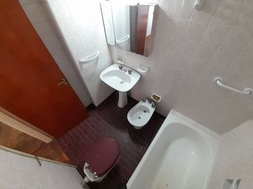 DEPARTAMENTO 3 AMB SIN EXPENSAS CASEROS CENTRO