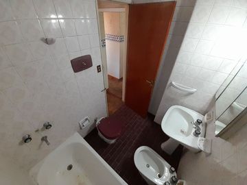 DEPARTAMENTO 3 AMB SIN EXPENSAS CASEROS CENTRO