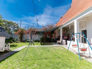 VENTA CASA 4 AMB C/GARAGE, PATIO Y TERRAZA HURLING