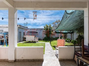 VENTA CASA 4 AMB C/GARAGE, PATIO Y TERRAZA HURLING