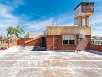 VENTA CASA 4 AMB C/GARAGE, PATIO Y TERRAZA HURLING