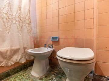 VENTA CASA 4 AMB C/GARAGE, PATIO Y TERRAZA HURLING