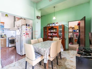 VENTA CASA 4 AMB C/GARAGE, PATIO Y TERRAZA HURLING