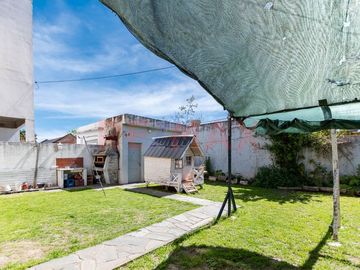 VENTA CASA 4 AMB C/GARAGE, PATIO Y TERRAZA HURLING