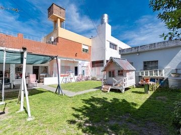 VENTA CASA 4 AMB C/GARAGE, PATIO Y TERRAZA HURLING