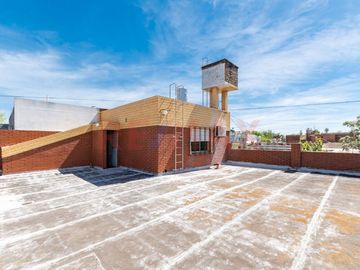 VENTA CASA 4 AMB C/GARAGE, PATIO Y TERRAZA HURLING