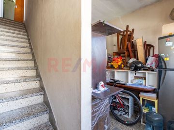 VENTA CASA 4 AMB C/GARAGE, PATIO Y TERRAZA HURLING