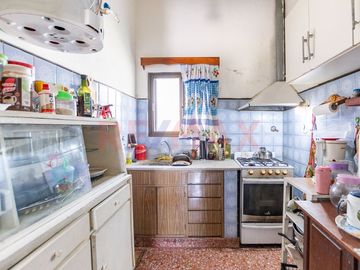 VENTA CASA 4 AMB C/GARAGE, PATIO Y TERRAZA HURLING