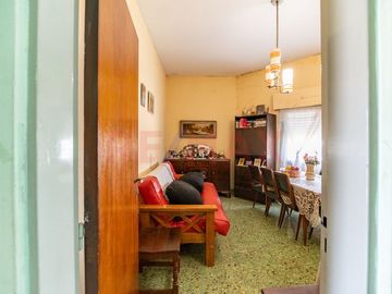 VENTA CASA 4 AMB C/GARAGE, PATIO Y TERRAZA HURLING