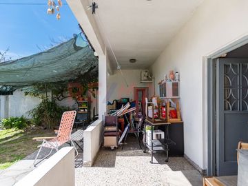 VENTA CASA 4 AMB C/GARAGE, PATIO Y TERRAZA HURLING