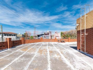 VENTA CASA 4 AMB C/GARAGE, PATIO Y TERRAZA HURLING