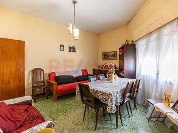 VENTA CASA 4 AMB C/GARAGE, PATIO Y TERRAZA HURLING