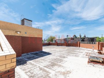 VENTA CASA 4 AMB C/GARAGE, PATIO Y TERRAZA HURLING