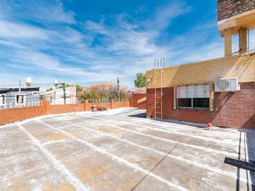 VENTA CASA 4 AMB C/GARAGE, PATIO Y TERRAZA HURLING
