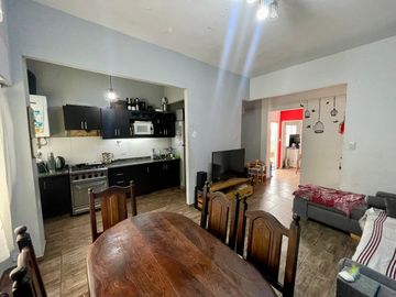 VENTA DPTO 3 AMBIENTES FLORESTA PERMUTA FINANCIA