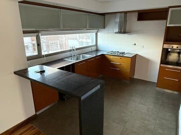 Venta Departamento 4 Ambientes al frente con cochera