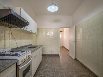 PH Venta 3amb 2dorm tipo casa, sin expensas, con cochera cubierta.