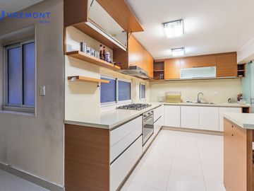 Venta piso de 6 AMB, en Caballito, Capital Federal.