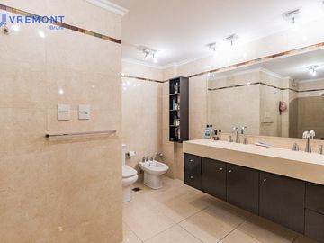 Venta piso de 6 AMB, en Caballito, Capital Federal.