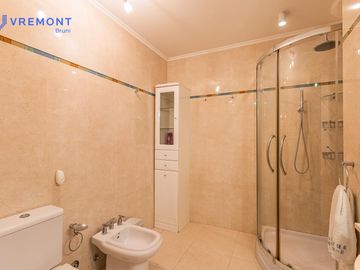 Venta piso de 6 AMB, en Caballito, Capital Federal.