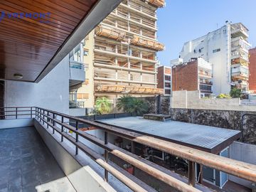 Venta piso de 6 AMB, en Caballito, Capital Federal.
