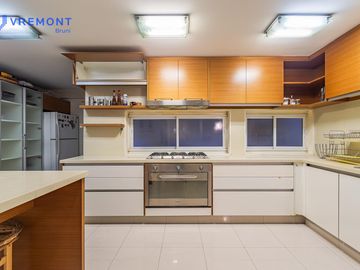 Venta piso de 6 AMB, en Caballito, Capital Federal.